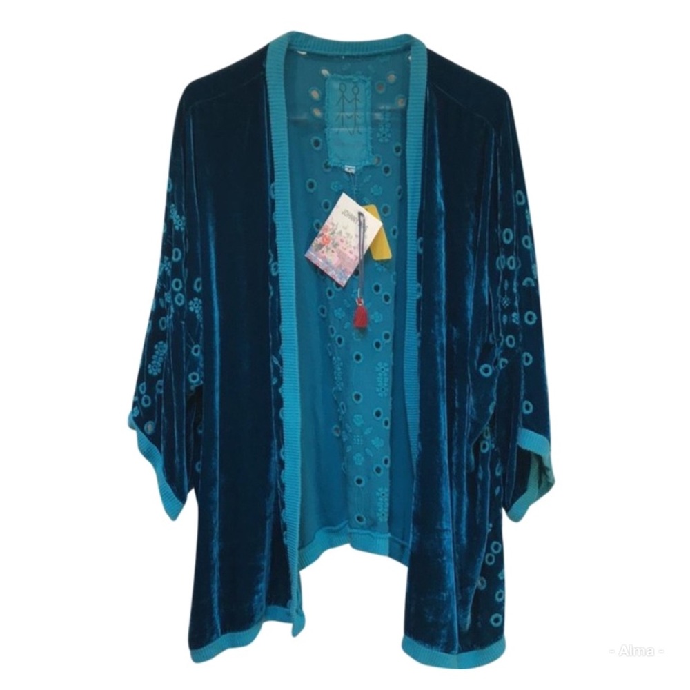 Johnny Was Greban Velvet Kimono Wrap in MRI - Picture 3 of 15